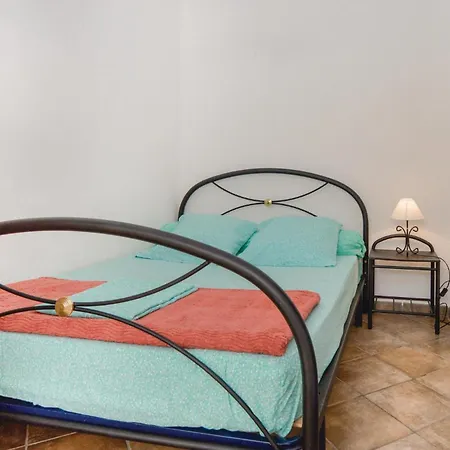 3 Bedroom Cozy In Maria Poggio Holiday home *