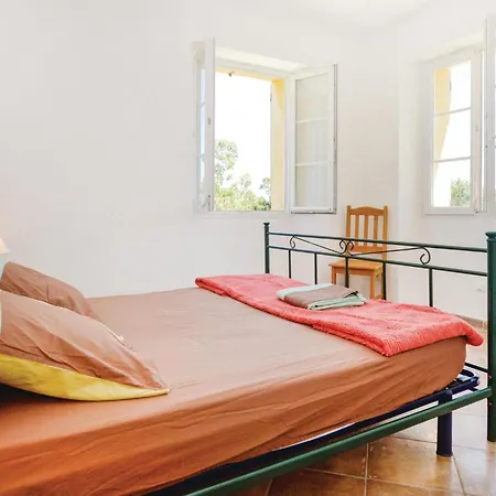 3 Bedroom Cozy In Maria Poggio Holiday home *