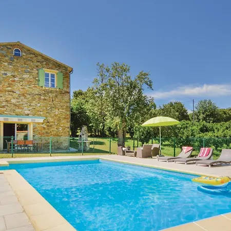 3 Bedroom Cozy In Maria Poggio Holiday home Santa-Maria-Poggio (Corsica)