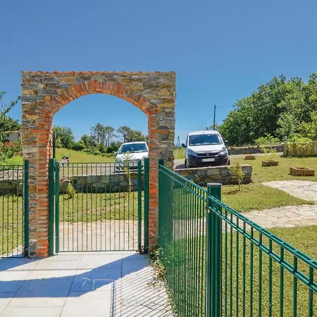 3 Bedroom Cozy In Maria Poggio Holiday home *