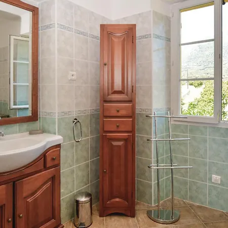 3 Bedroom Cozy In Maria Poggio * Santa-Maria-Poggio (Corsica)